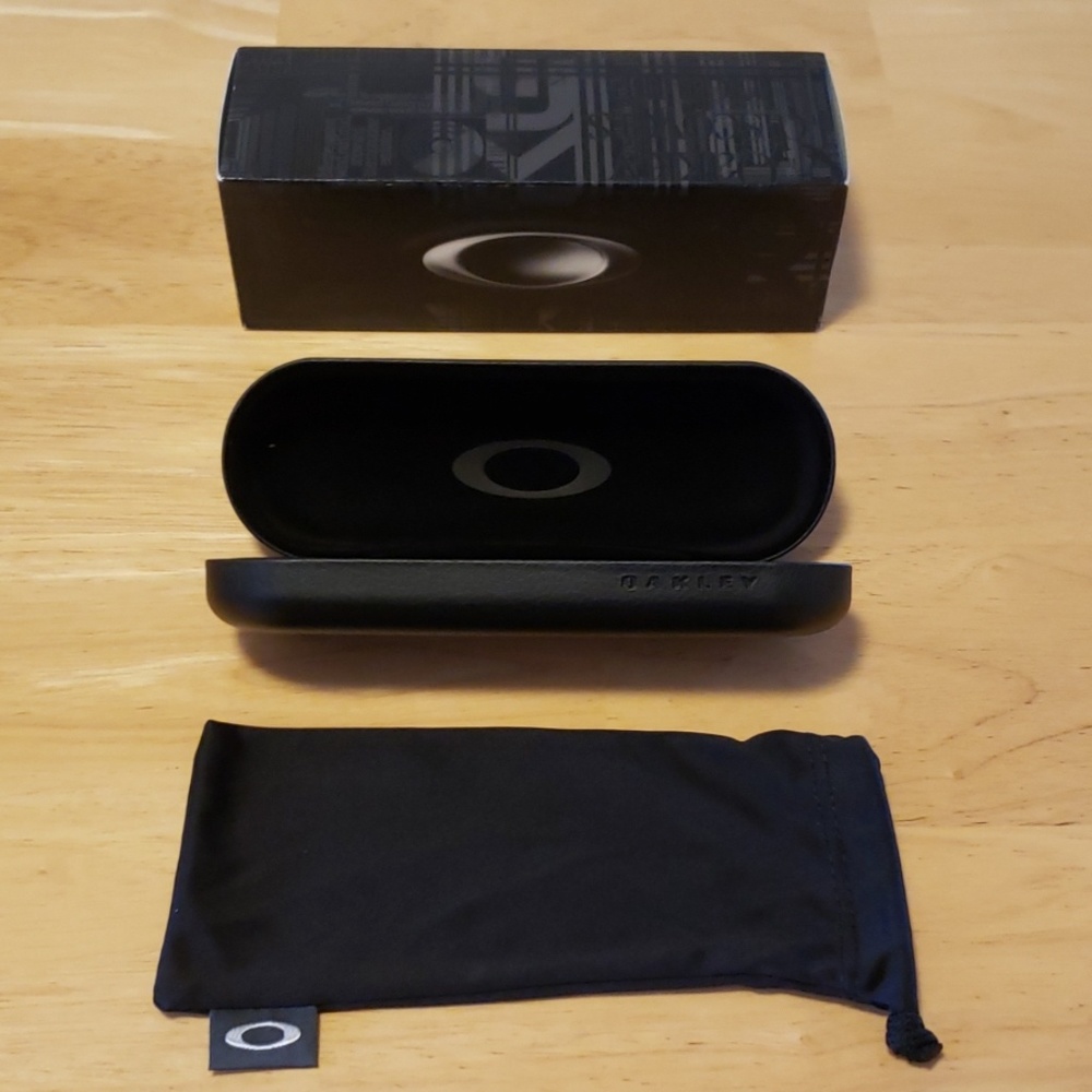 AUTHENTIC Oakley black glasses case